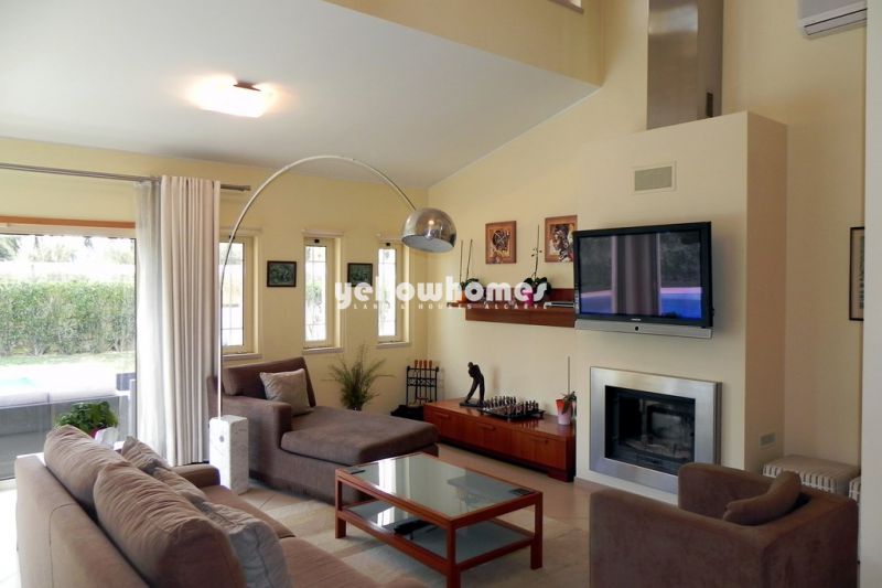 Moradia V4 com piscina perto de Vale do Lobo